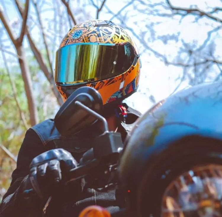 Do motorcycle helmets expire