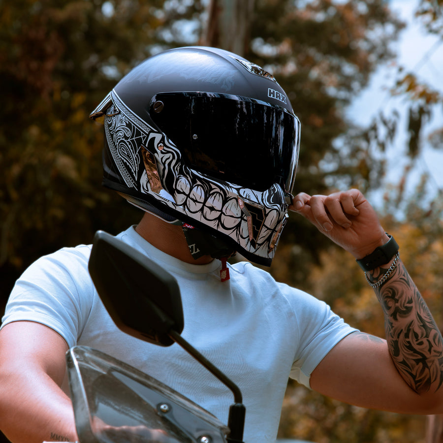 HAX Black Pearl Full Face Motorcycle Helmet  Bandit Silver - alternate